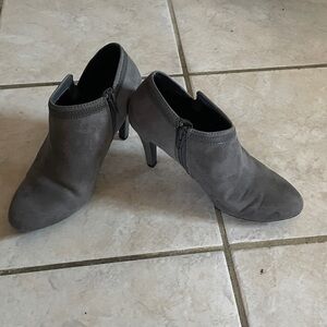 Dexflex Comfort Gray Ankle Boots
